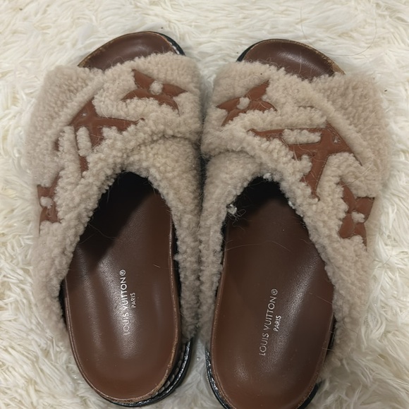 Louis Vuitton Shearling Slides/comfort mule - Picture 3 of 3